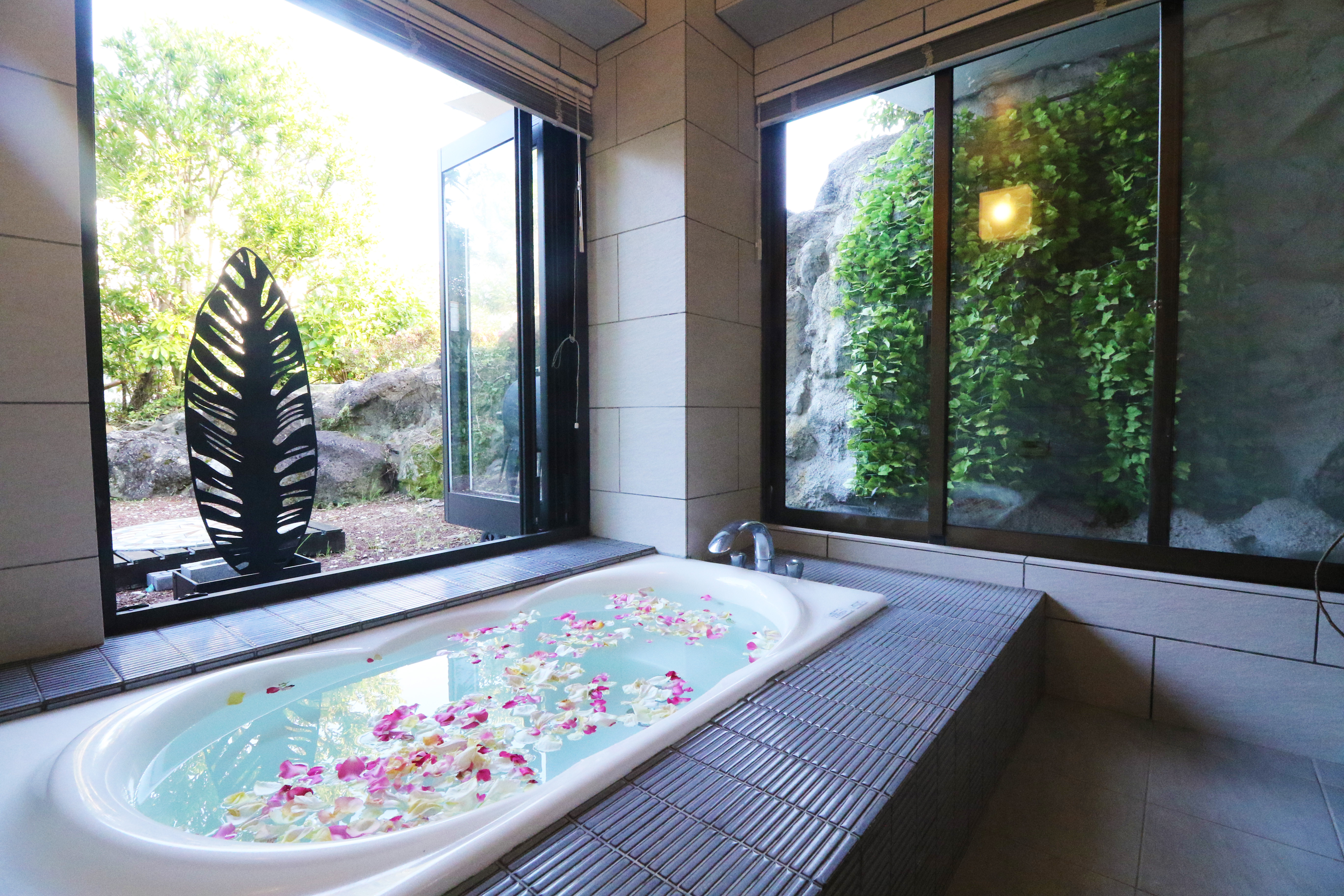 Rose Petal Luxury Bath